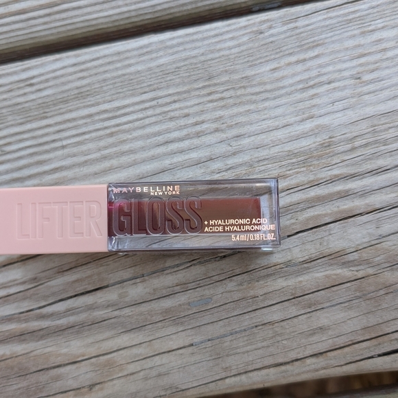 Maybelline Lifter Gloss Candy Drop Lip Gloss with Hyaluronic Acid (Taffy) (New) - Picture 3 of 10